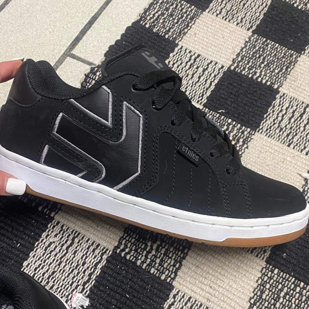 Brand new never worn Etnie shoes